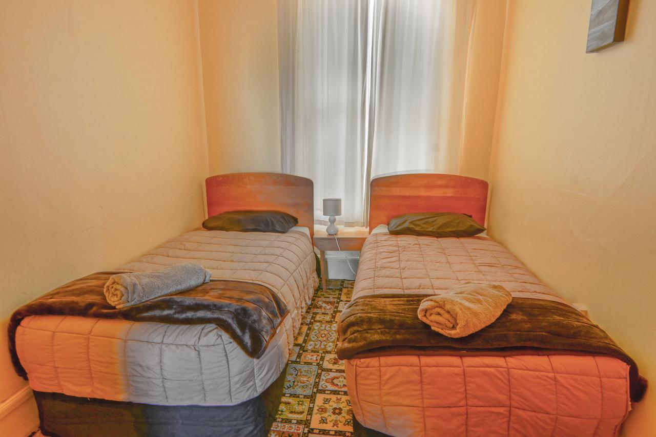 Empire Hotel Backpackers Oamaru Exteriör bild