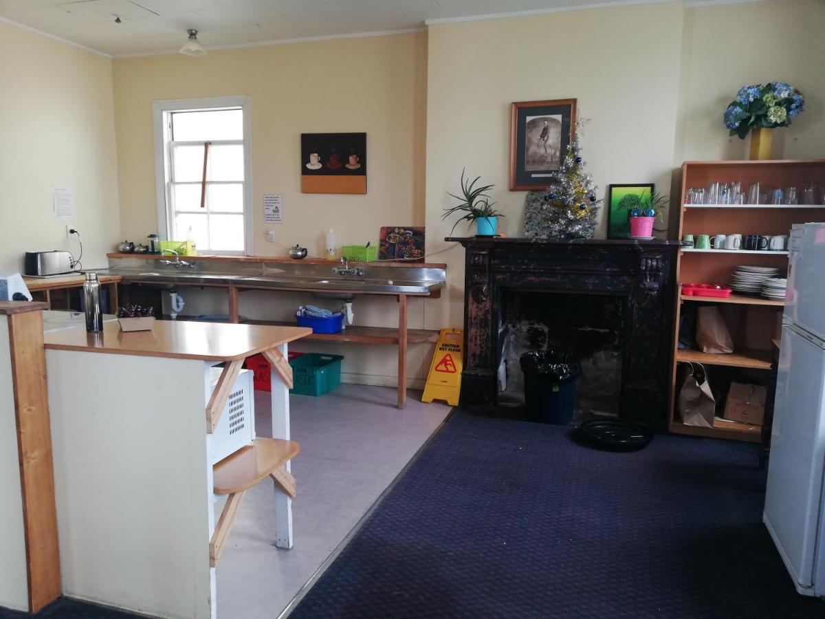 Empire Hotel Backpackers Oamaru Exteriör bild