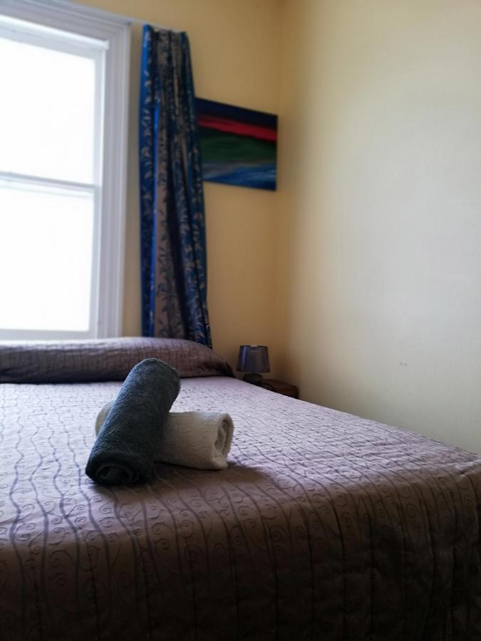 Empire Hotel Backpackers Oamaru Exteriör bild