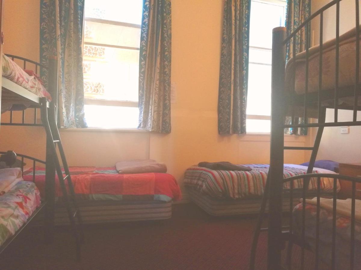 Empire Hotel Backpackers Oamaru Exteriör bild