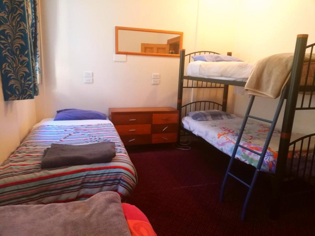 Empire Hotel Backpackers Oamaru Exteriör bild